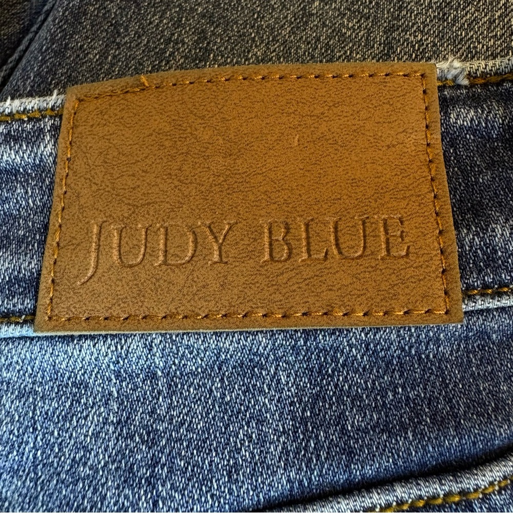 Judy Blue Skinny Fit Sz 18W Weekend Escape Denim Jeans Shark Bite Raw Hem - Picture 11 of 15